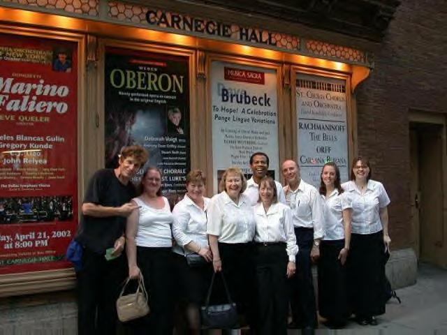 MembersOratorioSingers OutsideCarnegie.bmp